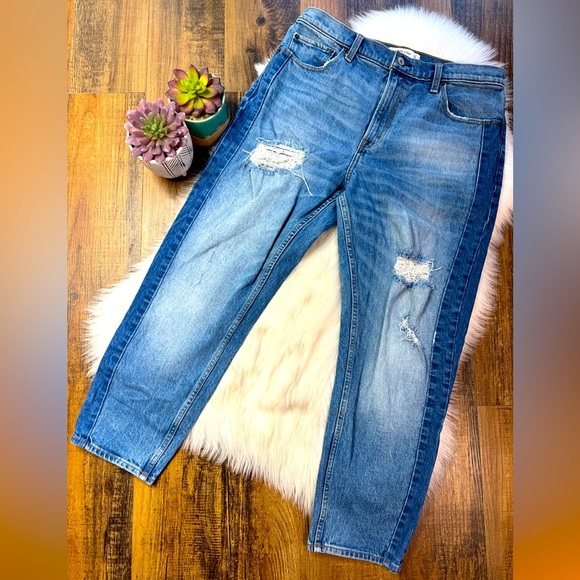 Abercrombie & Fitch The Mom High Rise Two Tone  Distressed 31/12R - Picture 1 of 8